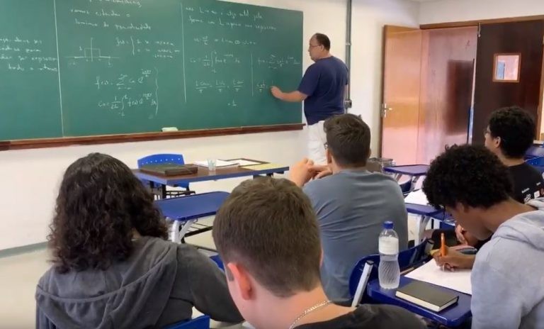 Cedes discute o uso de novas tecnologias na educação - (Foto: Reprodução/TV Câmara)