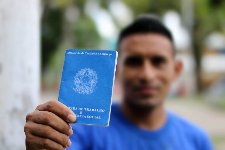 O contrato de aprendizagem profissional deverá ser anotado na Carteira de Trabalho - (Foto: Alfredo Matos/Governo do Pará)