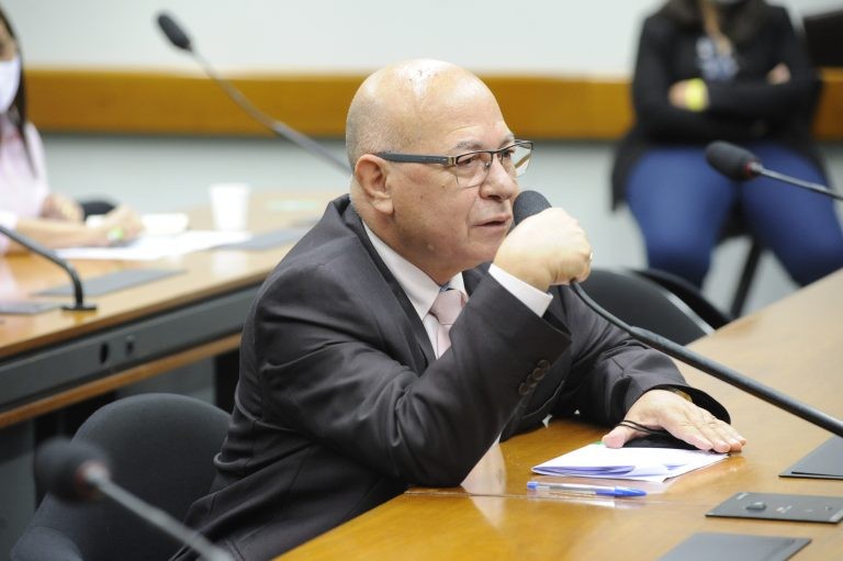 Professor Alcides recomendou a rejeição da proposta - (Foto: Gustavo Sales/Câmara dos Deputados)
