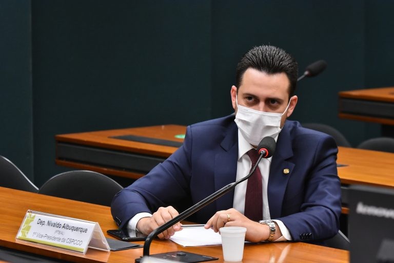 O relator, Nivaldo Albuquerque, considera a medida imprescindível - (Foto: Reila Maria/Câmara dos Deputados)