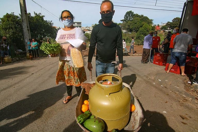 Auxílio gás chegará a todos os beneficiários do Auxílio Brasil até setembro de 2023 - (Foto: Giorgia Prates/Brasil de Fato)