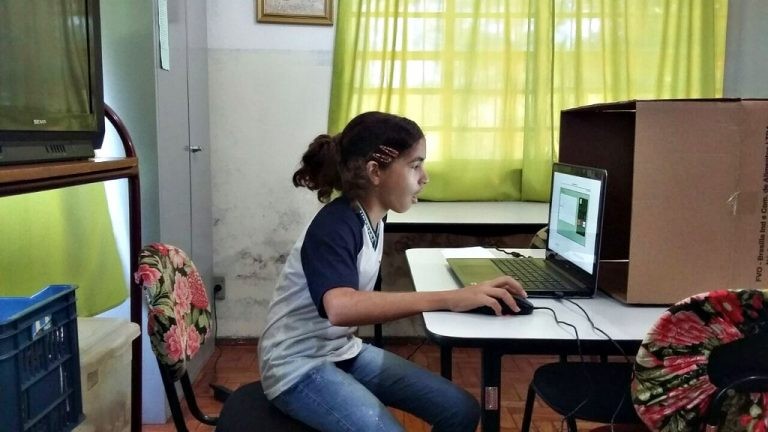 O acesso gratuito à internet poderá ser concedido a mais de um aluno por família - (Foto: Divulgação/Prefeitura de Uberaba-MG)