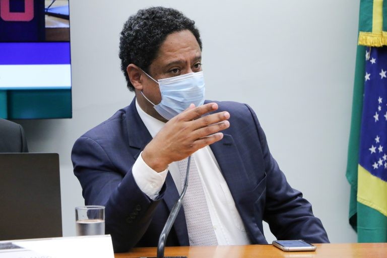 Orlando Silva alterou projeto original para estender direito aos servidores públicos - (Foto: Wesley Amaral/Câmara dos Deputados)