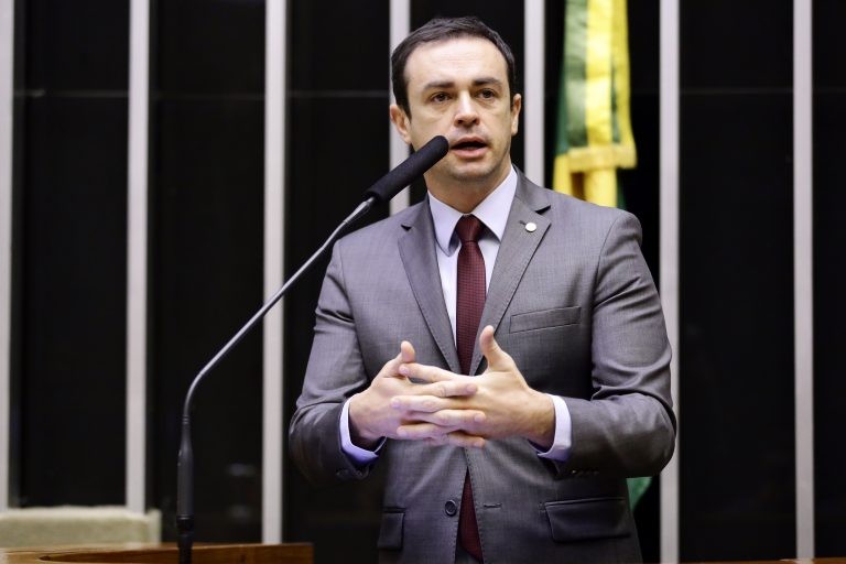 Maurício Dziedricki, autor do substitutivo ao projeto do governo - (Foto: Michel Jesus/Câmara dos Deputados)