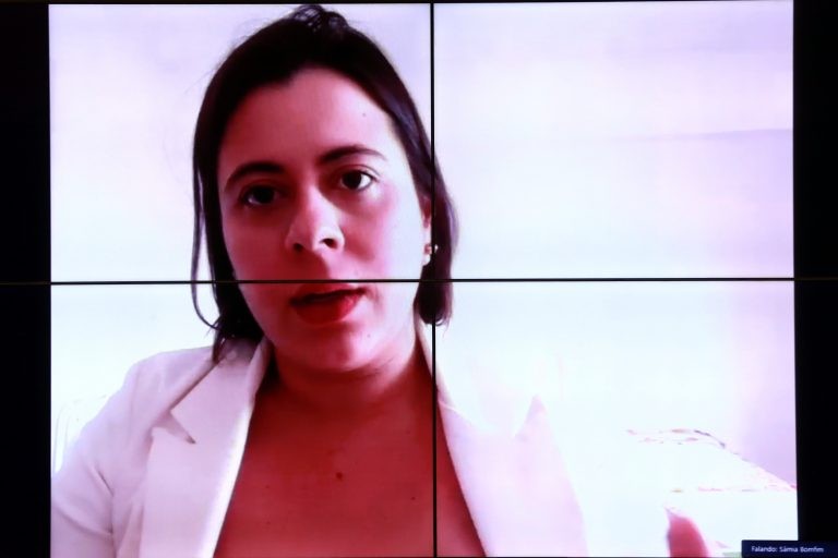 Sâmia Bomfim: medida poderá melhorar o estado psíquico dessas pessoas - (Foto: Michel Jesus/Câmara dos Deputados)
