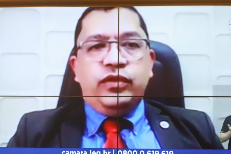 Edilson Barbosa alertou sobre a falta de centros de referência para atendimento especializado - (Foto: Paulo Sergio/Câmara dos Deputados)