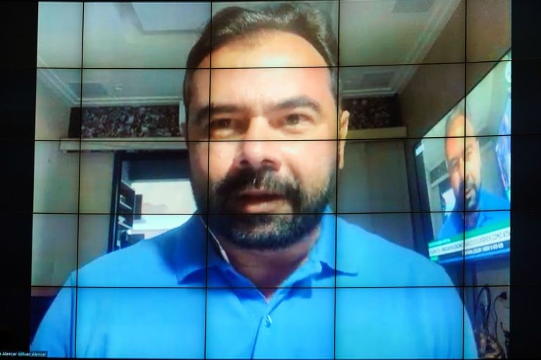 O relator, deputado Idilvan Alencar, defendeu a aprovação do projeto - (Foto: Pablo Valadares/Câmara dos Deputados)