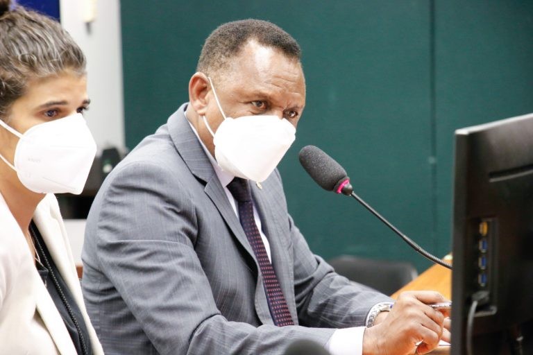 Deputado Ossesio Silva: aumento de casos de violência, apesar da legislação - (Foto: Marina Ramos/Câmara dos Deputados)