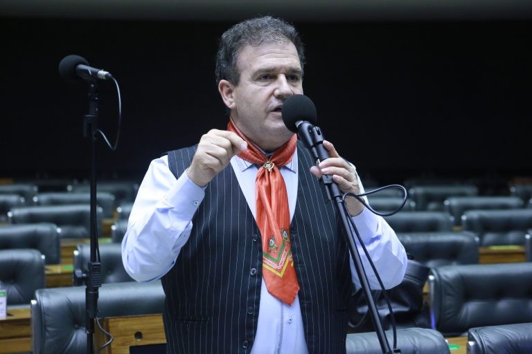 Pompeo de Mattos: temos que valorizar os idosos - (Foto: Paulo Sergio/Câmara dos Deputados)