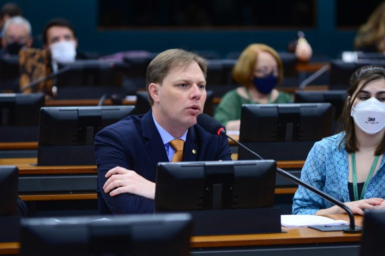 Deputado Lucas Redecker, relator do projeto de lei - (Foto: Billy Boss/Câmara dos Deputados)