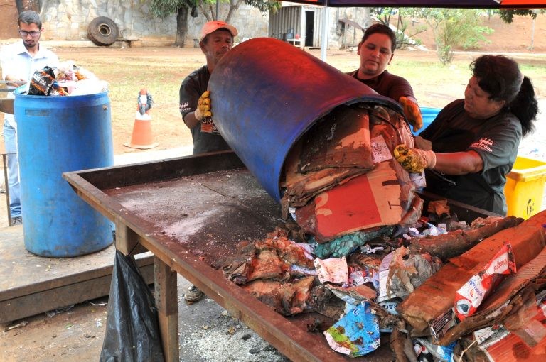 Para autor, inclusão dos catadores reduzirá a necessidade de investimentos para tratamento do lixo urbano - (Foto: Tony Winston/Agência Brasília)