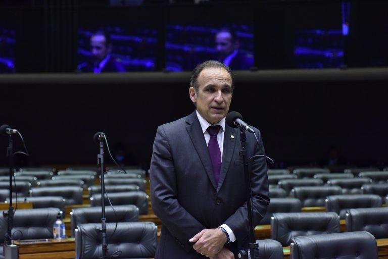 Hugo Leal: economia brasileira perdeu vigor desde a década de 80 - (Foto: Zeca Ribeiro/Câmara dos Deputados)