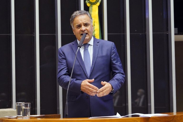 Segundo Aécio Neves, proposta resulta de acordo de lideranças - (Foto: Pablo Valadares/Câmara dos Deputados)