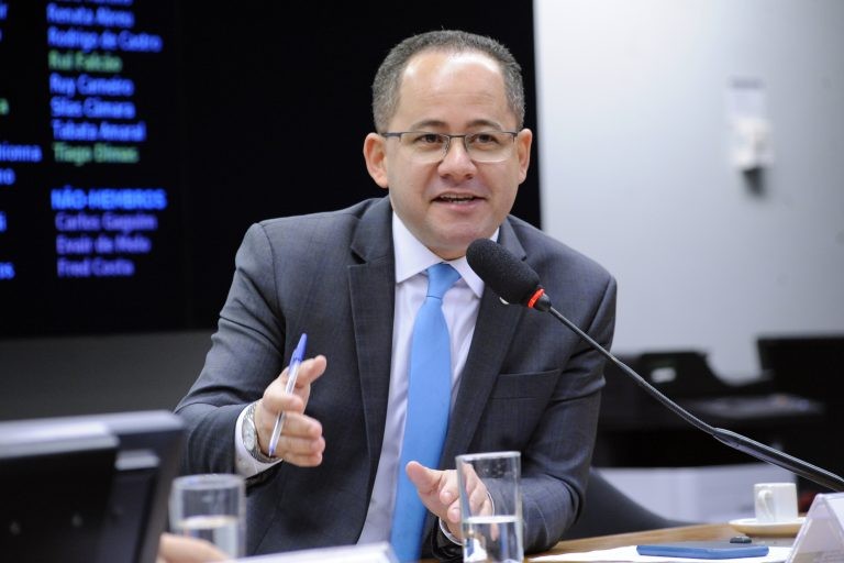 Cezinha de Madureira: ideia é trazer equilíbrio e equidade a relações contratuais - (Foto: Cleia Viana/Câmara dos Deputados)