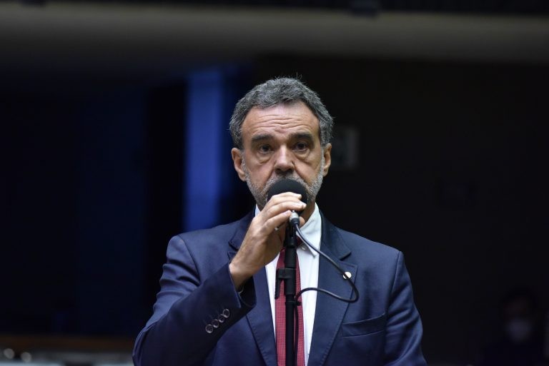 Almeida: a ideia é viabilizar o recebimento da compensação com mais rapidez - (Foto: Zeca Ribeiro/Câmara dos Deputados)