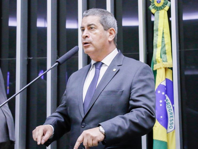 Coronel Tadeu quer que motoristas com a carteira suspensa sejam beneficiados pela nova tabela de pontos - (Foto: Marina Ramos/Câmara dos Deputados)