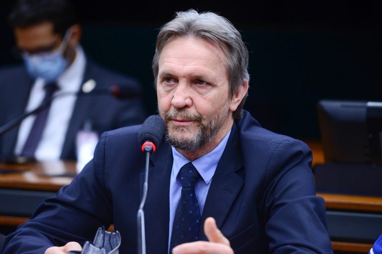 Pedro Uczai: alíquotas variarão conforme a toxicidade dos defensivos agrícolas - (Foto: Billy Boss/Câmara dos Deputados)