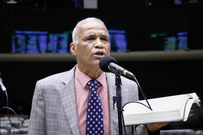 Isidório diz que esse tipo de abordagem pode causar constrangimento à policial - (Foto: Marina Ramos/Câmara dos Deputados)