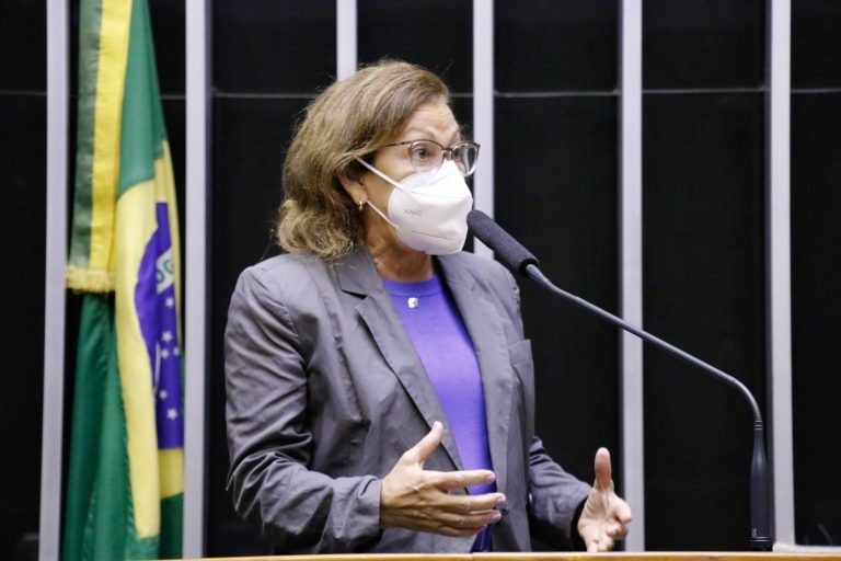 Lídice: pesquisadores agiram rapidamente na produção de vacinas durante pandemia - (Foto: Marina Ramos/Câmara dos Deputados)
