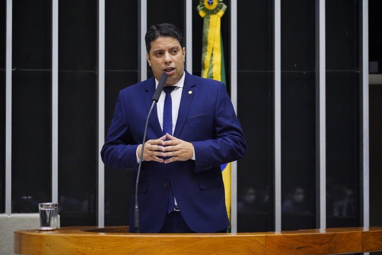 Igor Timo: quem pratica crime deve ser punido de fato - (Foto: Pablo Valadares/Câmara dos Deputados)