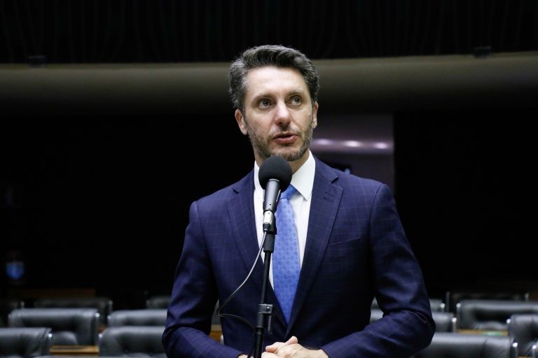 Manente defende ainda reformas estruturantes para atrair investimentos para o País - (Foto: Marina Ramos/Câmara dos Deputados)