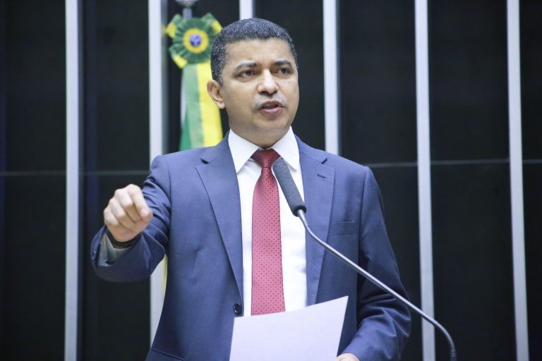 Pindaré defende fortalecimento do SUS - (Foto: Paulo Sergio/Câmara dos Deputados)