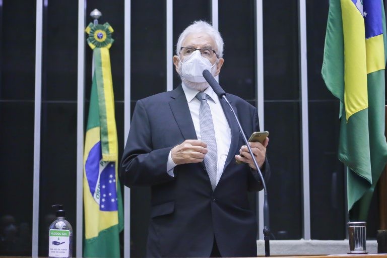Ivan Valente lembra que o ministro da economia tem aplicações em paraíso fiscal - (Foto: Paulo Sérgio/Câmara dos Deputados)