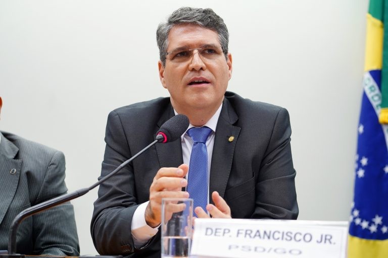 Francisco Jr.: medida visa promover qualidade de vida às pacientes - (Foto: Pablo Valadares/Câmara dos Deputados)