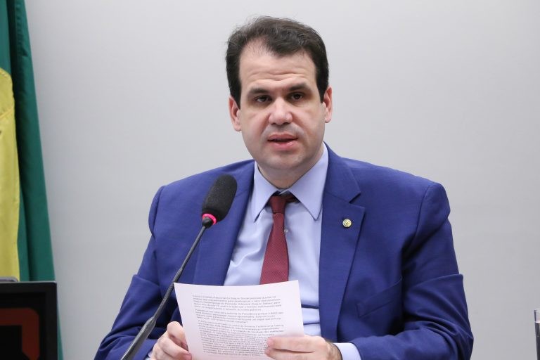 Aureo Ribeiro afirma que ligações clandestinas prejudicam todos os consumidores - (Foto: Wesley Amaral/Câmara dos Deputados)