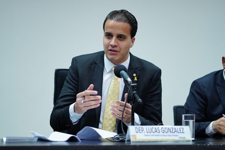 Lucas Gonzalez: proposta pretende valorizar os grandes talentos brasileiros - (Foto: Pablo Valadares/Câmara dos Deputados)