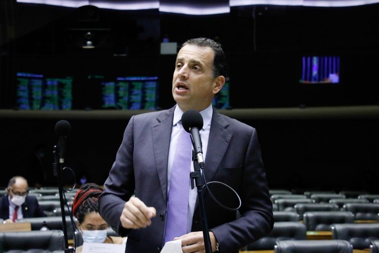 Bertaiolli: missão é produzir um texto simples, direto e que aumente a contratação de jovens - (Foto: Marina Ramos/Câmara dos Deputados)