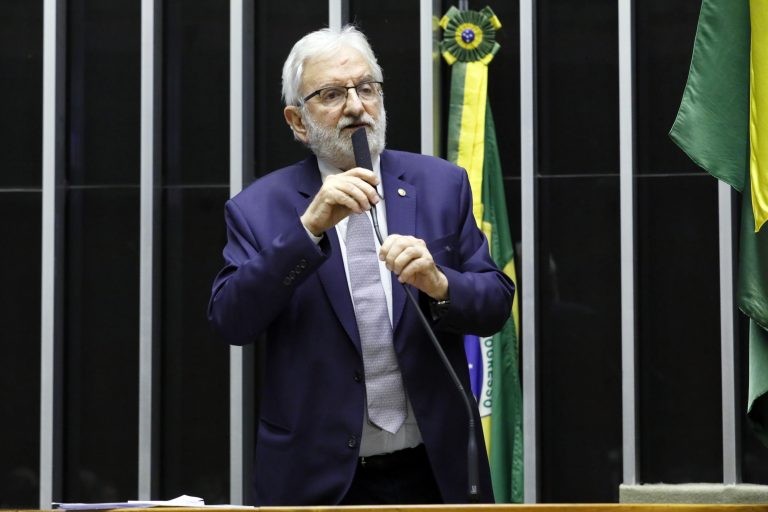 Ivan Valente quer blindar o consumidor da variação de preços das passagens aéreas - (Foto: Cleia Viana/Câmara dos Deputados)