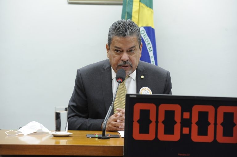 Gonçalves: atendimento inadequado e incompleto pode causar sequelas evitáveis - (Foto: Gustavo Sales/Câmara dos Deputados)