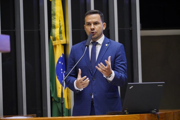 Capitão Alberto Neto: projeto repõe direito aos militares inativos e respectivos pensionistas - (Foto: Pablo Valadares/Câmara dos Deputados)