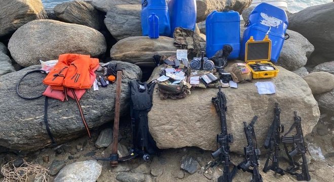 Equipamentos apreendidos pelo governo venezuelano com invasores. Foto: Reprodução/ Twitter / 07.05.2020