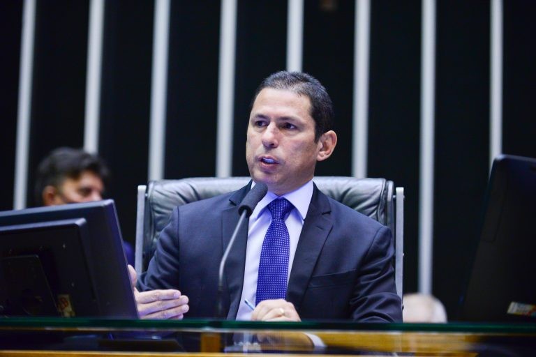 Ramos: não é justo que o empreendedor pague o ônus de eventuais benefícios - (Foto: Nilson Bastian /Câmara dos Deputados)