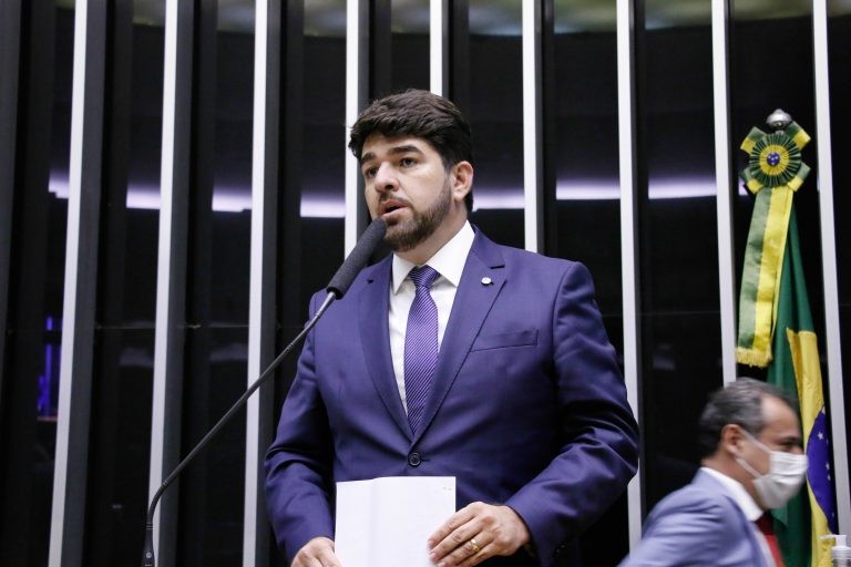 Zé Vitor: apenas 6% das famílias receberam título definitivo da terra - (Foto: Marina Ramos/Câmara dos Deputados)