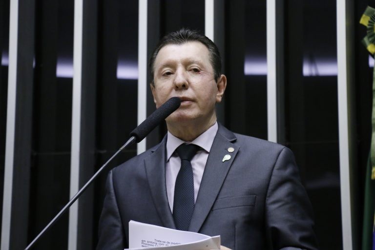 José Nelto: proposta pode estimular o hábito de lavar as mãos para prevenir doenças - (Foto: Marina Ramos/Câmara dos Deputados)