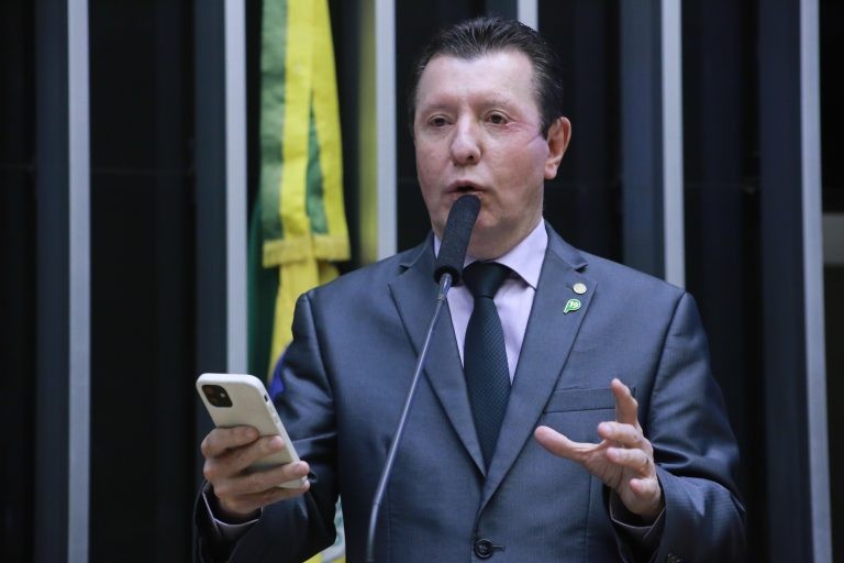 Nelto: muitas pessoas entram nos lixões sem nenhuma proteção - (Foto: Paulo Sergio/Câmara dos Deputados)