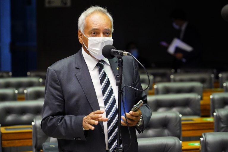 Lopes: “Usinas hidrelétricas construídas na Amazônia sempre terão impactos significativos - (Foto: Pablo Valadares/Câmara dos Deputados)