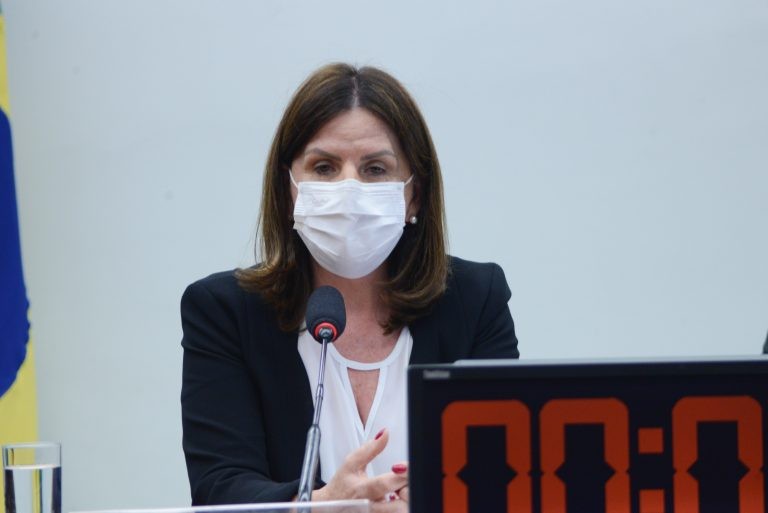 Zanotto: setor é excessivamente tributado, apesar de ser um direito fundamental - (Foto: Billy Boss/Câmara dos Deputados)