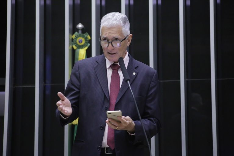 Correia: decreto fere os atributos legais que constituem as unidades de conservação - (Foto: Paulo Sergio/Câmara dos Deputados)