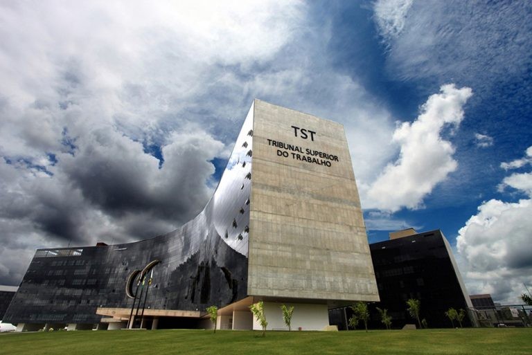 CNJ estima que, em razão de repercussão geral, há 104.119 processos trabalhistas suspensos no TST - (Foto: Divulgação/TST)