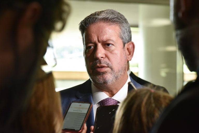 Lira defende o sistema para auxiliar na gestão de crises políticas - (Foto: Zeca Ribeiro/Câmara dos Deputados)