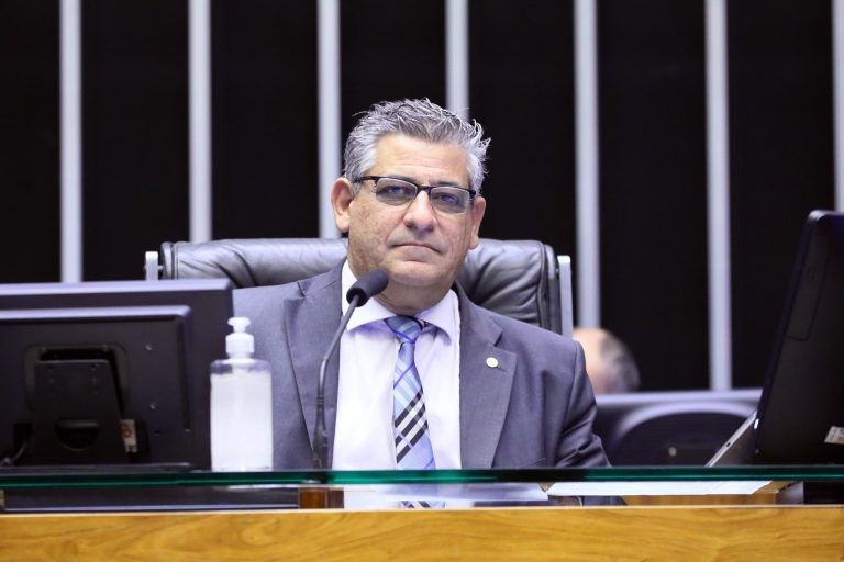 Crispim: projeto diminui demandas judiciais e dá paz e sossego ao consumidor - (Foto: Cleia Viana/ Câmara dos Deputados)
