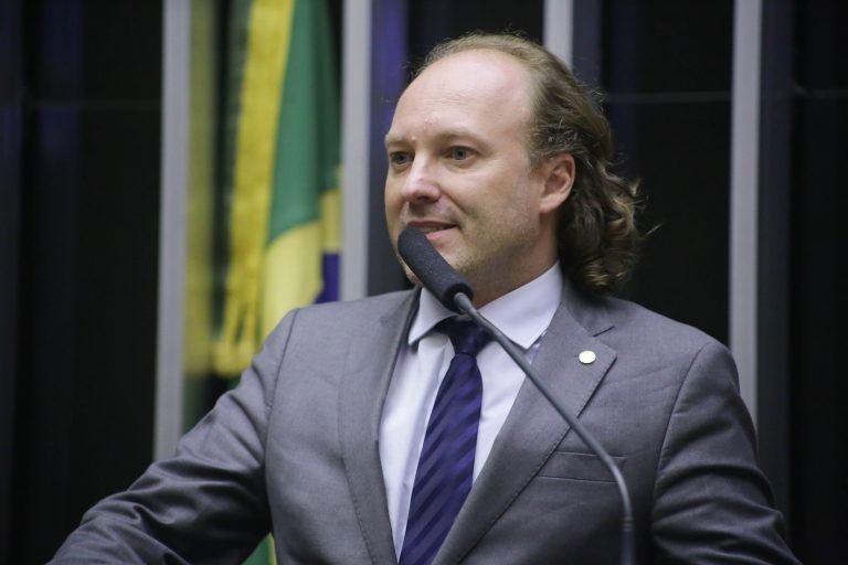 Agostinho: fornecimento de água tratada melhorou, mas ainda há muitos problemas - (Foto: Paulo Sergio/Câmara dos Deputados)
