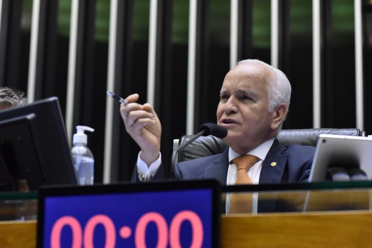 Nascimento sugeriu um substitutivo, mas manteve a ideia principal do projeto - (Foto: Zeca Ribeiro/Câmara dos Deputados)