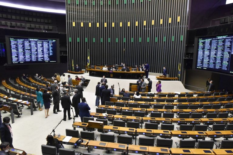 Autor do projeto, Mario Heringer comemorou aprovação, que levou 15 anos - (Foto: Paulo Sergio/Câmara dos Deputados)