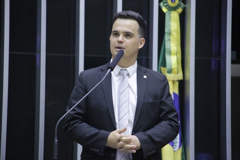 Amaral: PMs e bombeiros enfrentam locais e situações inóspitas - (Foto: Paulo Sergio/Câmara dos Deputados)