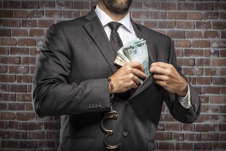 Pelo projeto, administrador ficará impedido enquanto durar o efeito da condenação - (Foto: Depositphotos)